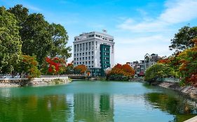 Khách sạn The Tray